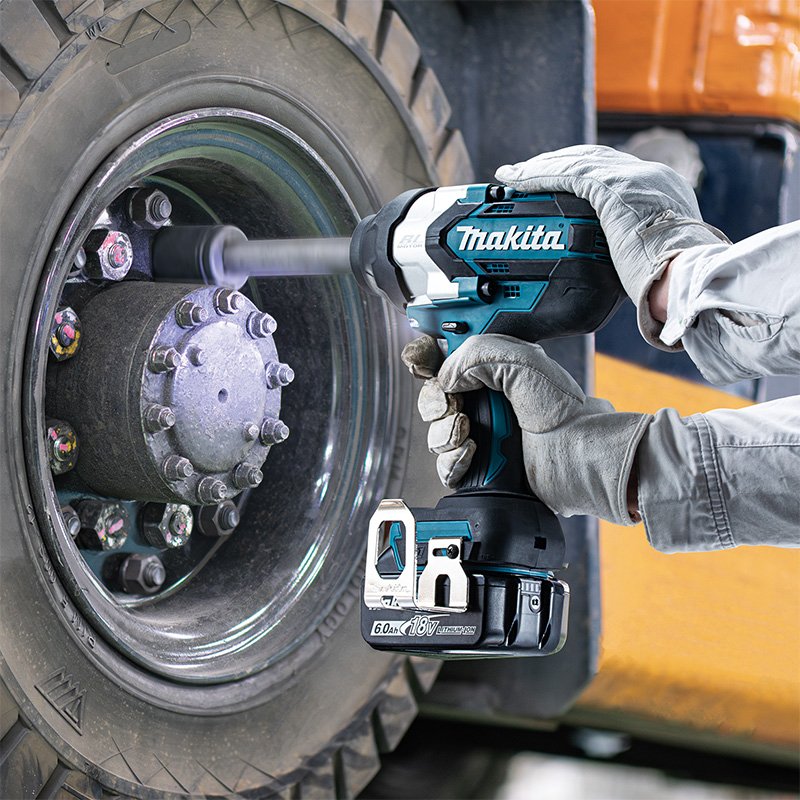 DTW1005 Cordless Impact Wrench - Image 2