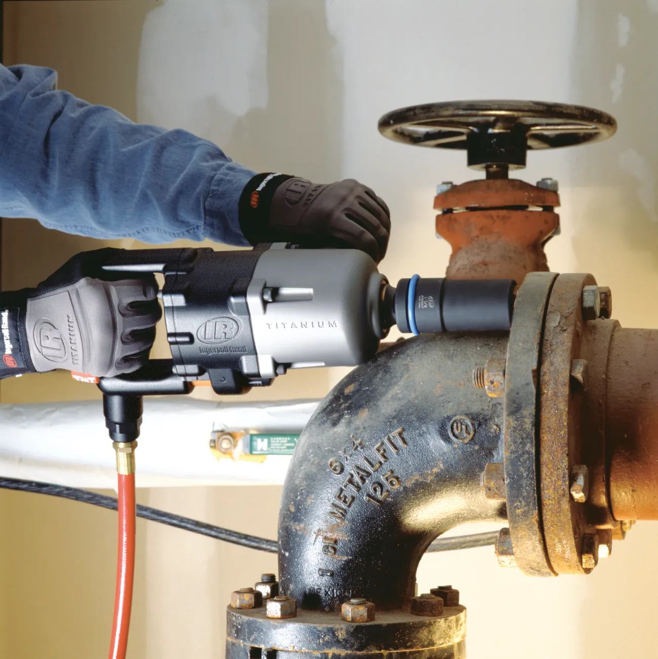 3900 Series Impact Wrench - Image 2