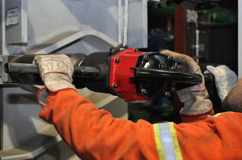 CP6130-T70 1-1/2" T-HANDLE PNEUMATIC IMPACT WRENCH - Image 2